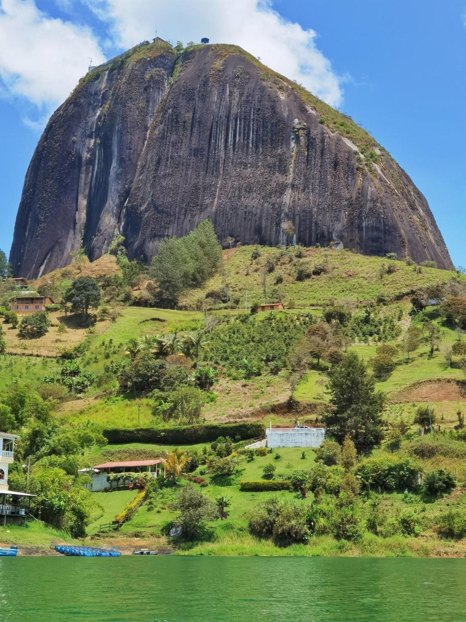 Descanso Bajo La Piedra Del Penol Guatapé Kültér fotó